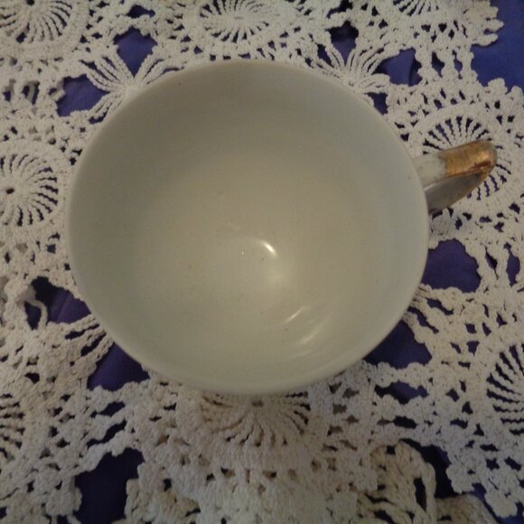 VINTAGE RETRO OLD LACE EDGE RETRO DOILYS PLASTIC FIGURINE OLD CUP LOT - Picture 4 of 16